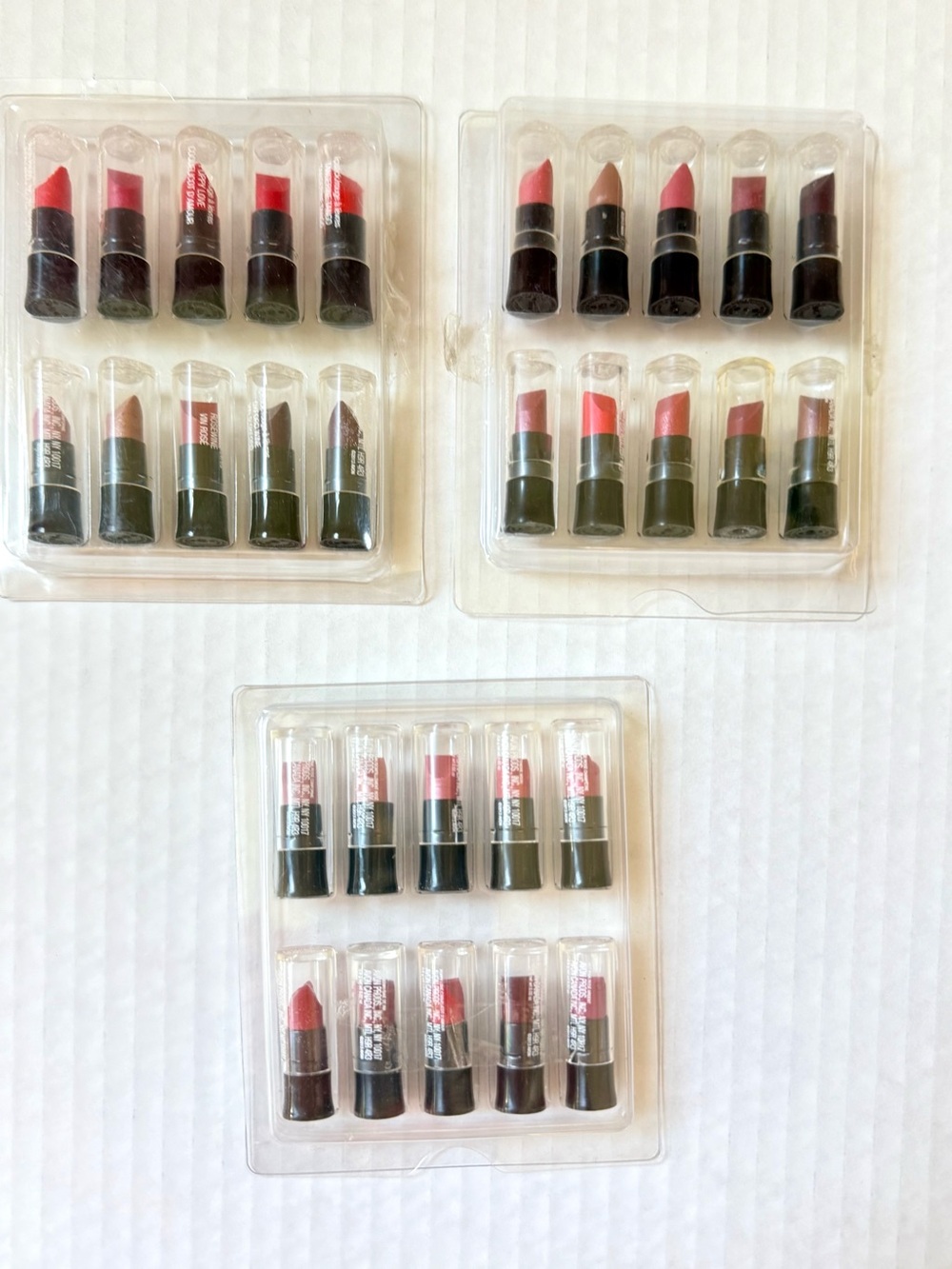 30 Mini Sample Lipsticks - Avon True Color - Assorted Colors - Picture 3 of 3